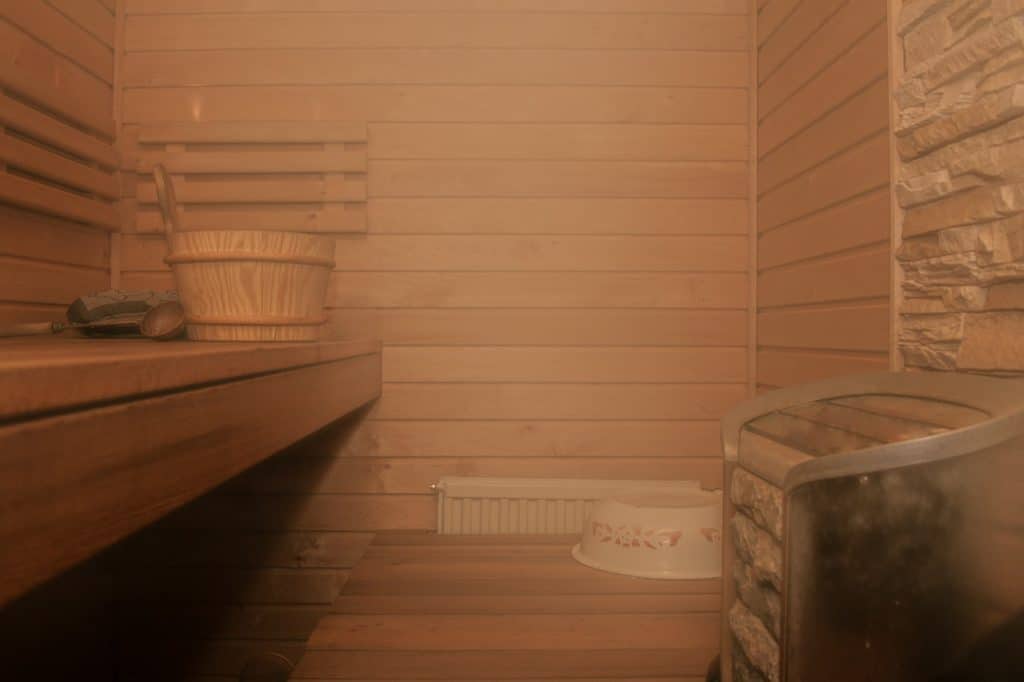 elektrischer Saunaofen - Sauna mit Dampf, Eimer und Kelle