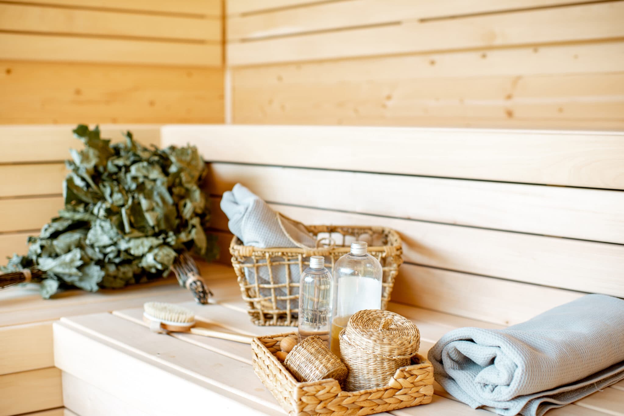 Handtuch In Der Sauna Umbinden Wie viele Handtücher brauche ich in der Sauna? | FAQ & Tipps